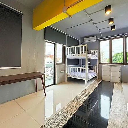 Oyo 75465 Lucky Hostel - Huai Khwang