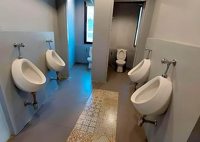 Отель Oyo 75465 Lucky - Huai Khwang 3*