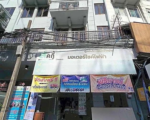 Отель Oyo 75465 Lucky - Huai Khwang Бангкок